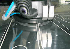 Fräsen in Aluminium TO/T6 W.hold&press hält vollautomatisch kleinste Teile